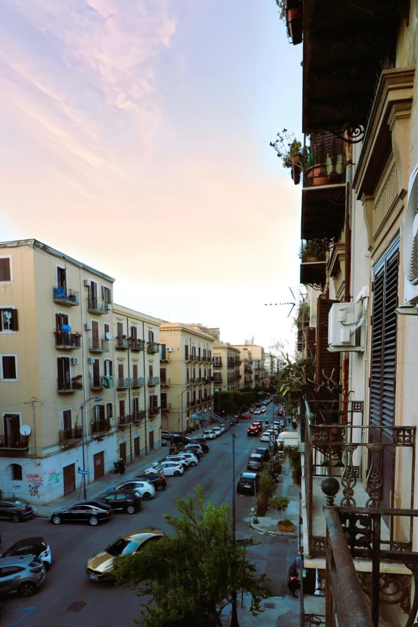 Area 52 Storia Ed Eleganza Vicino Ai Teatri Apartment Palermo Exterior photo